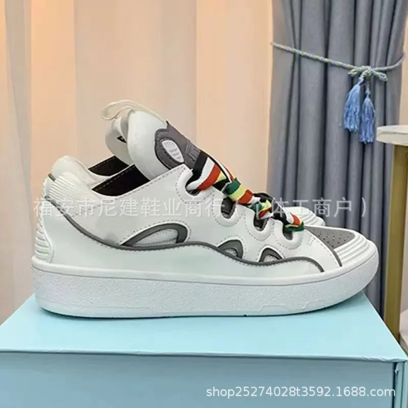 Comfortabele skateschoenen met hoge hak en dikke zool, casual sportieve dad bag-schoenen, Vietnamese en Cambodjaanse nieuwe stijl, slip-on met knoopsluiting