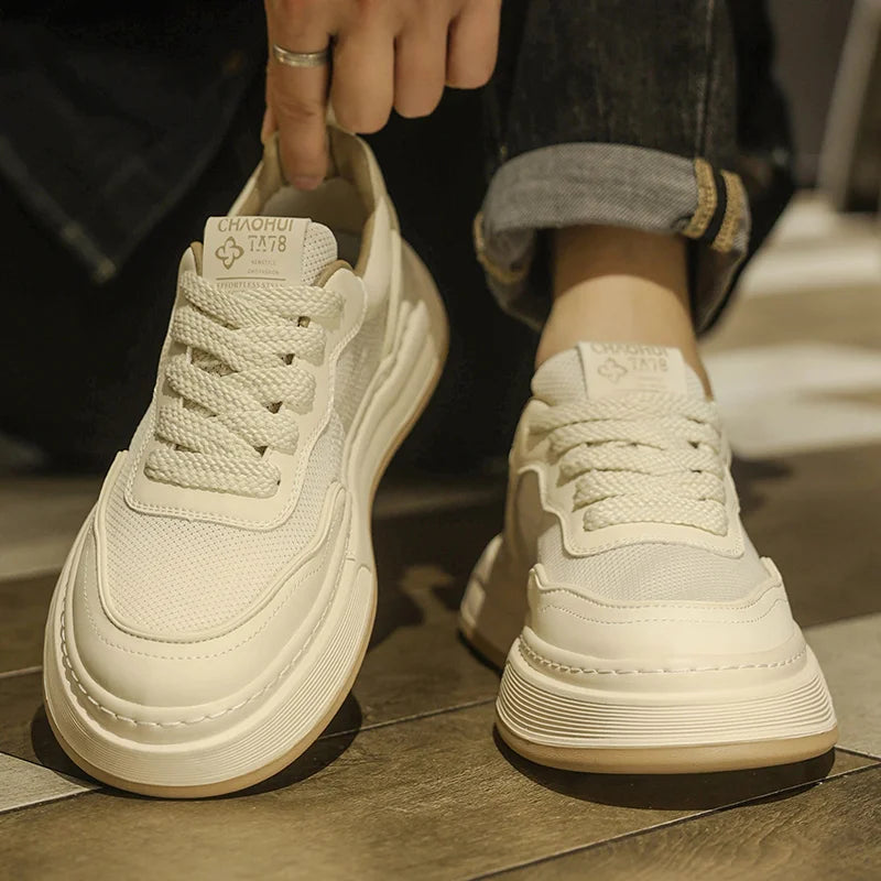 Sneakers da uomo ultraleggere in rete traspirante, scarpe casual alla moda con suola spessa, comode scarpe da ginnastica stringate per camminare tutti i giorni