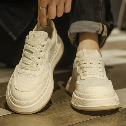 Sneakers da uomo ultraleggere in rete traspirante, scarpe casual alla moda con suola spessa, comode scarpe da ginnastica stringate per camminare tutti i giorni
