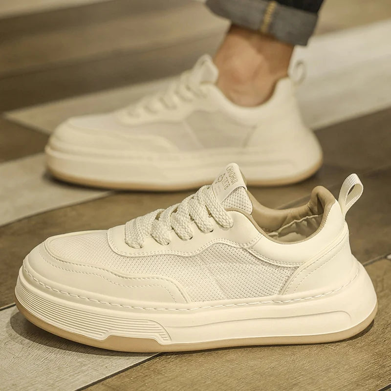 Sneakers da uomo ultraleggere in rete traspirante, scarpe casual alla moda con suola spessa, comode scarpe da ginnastica stringate per camminare tutti i giorni