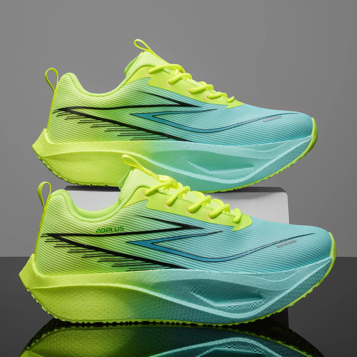 New breathable lightweight running shoes for men, summer couple mismatched mesh shock-absorbing sports shoes, fashionable casual