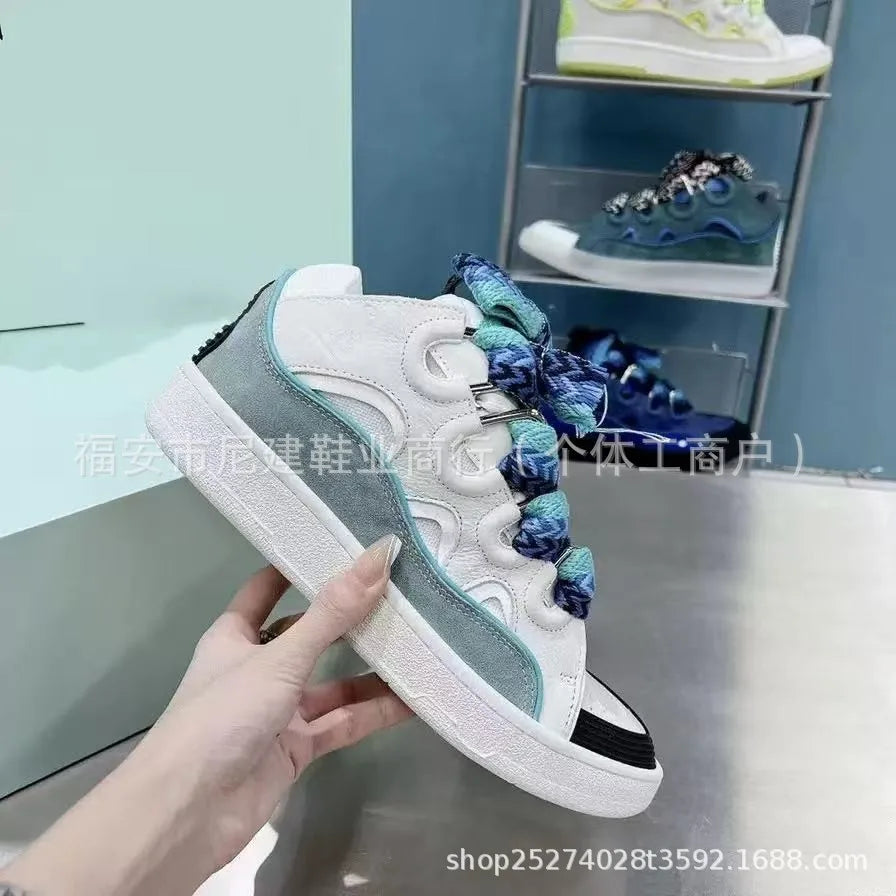 Comfortabele skateschoenen met hoge hak en dikke zool, casual sportieve dad bag-schoenen, Vietnamese en Cambodjaanse nieuwe stijl, slip-on met knoopsluiting
