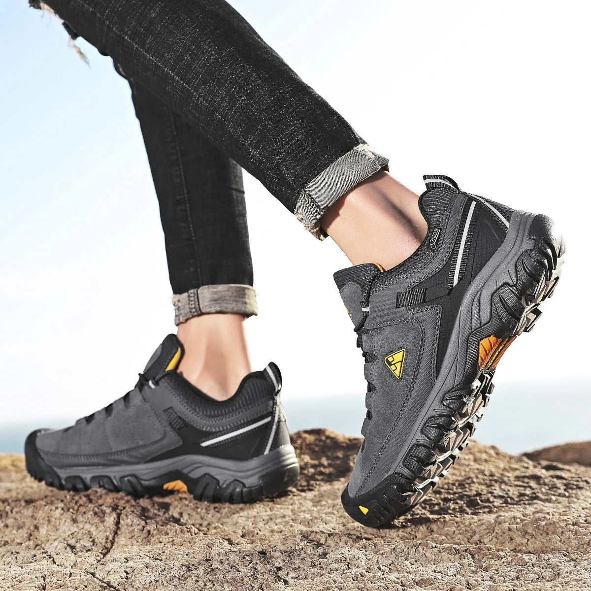 HIKEUP New High Quality Men Hiking Shoes Durable Leather Climbing Shoes Outdoor Walking Sneakers Rubber Sole Factory Outlet