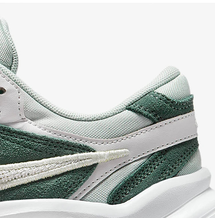 Oryginalne, nowe damskie trampki Nike z siateczki, zapewniające przewiewność – model FJ3794-300