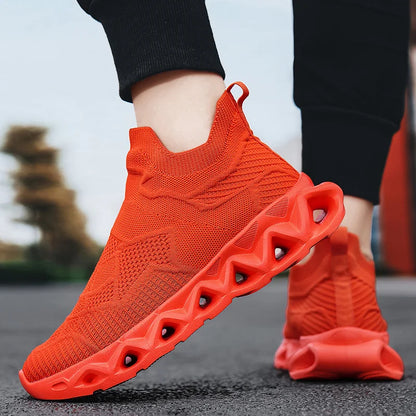 Men Sports Shoes Ultralight Fashion Slip on Daily Walking Outdoor Jogging Shoes Breathable Mesh Comfortable Casual Shoes for Men
