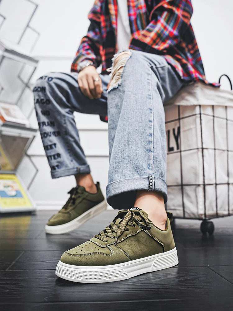 1 pair sports casual skateboarding shoes, comfortable and fashionable, with a snug upper that fits the foot and a slip-resistant sole