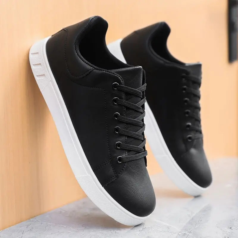 Sapatos de Homem 2026 Novo Estilo Quatro Estações, Versáteis e Modernos, Sola Macia, Brancos, Casuais e Respiráveis para o Verão