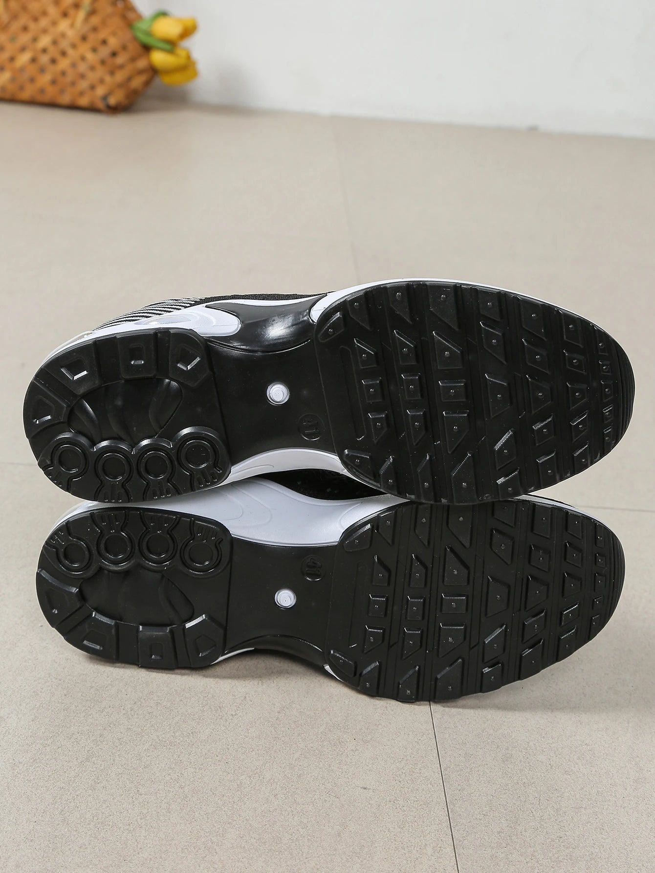 Men's shoes Fashion Super Breathable Lace-Up Running Shoes - Non-slip, durable and pillow comfort - Men's Fashion Sneakers