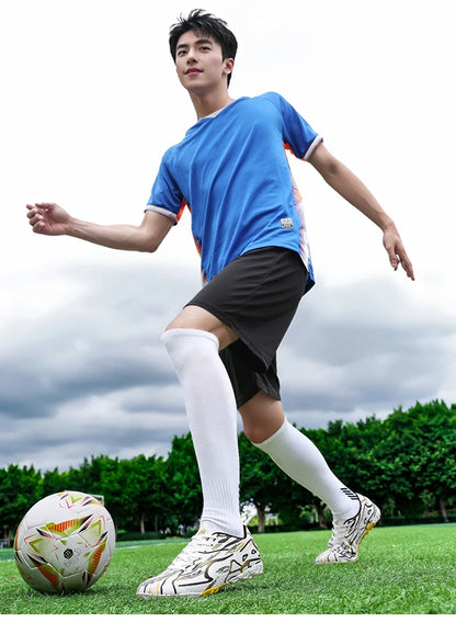New Men's Football Boots TF Sport Training Soccer Shoes Soft Ultralight Breathable Professional Sneakers Unisex Grass Cleats Match