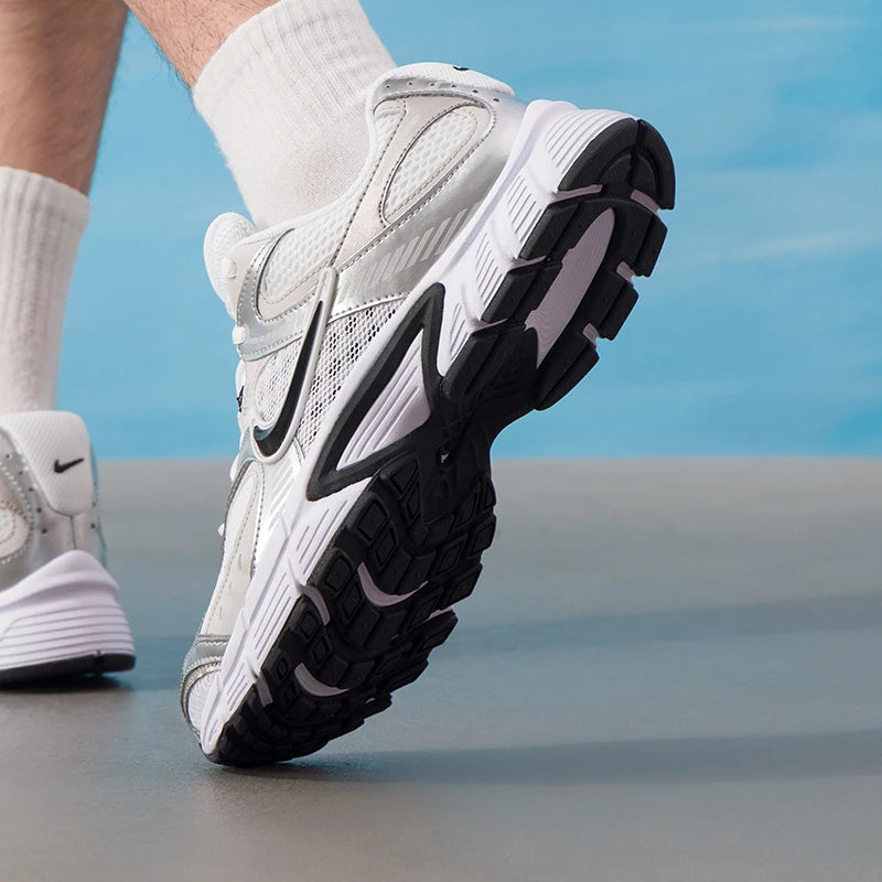 Nike (Nike) V5 Rnr Men's Sports Shoes, Trendy and Fashionable Training Shoes, Low-Top Comfortable Casual Shoes Hj5228-104
