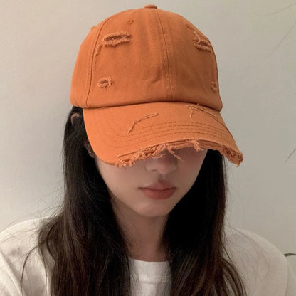 Ny vår- och sommarhatt för män och kvinnor i hiphop-stil, mångsidig, mjuk topp, böjd skärm, retrostil, sliten look med hål och duckbill-form