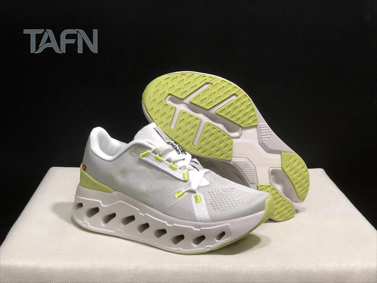 Sneakers with Thick Soles Shock Absorbing Lightweight Sports Shoes for Travel Walking
