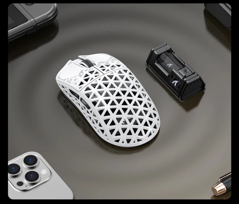 Rato Gaming Sem Fios ATTACK SHARK R5 Ultra Carbon Fiber, Sensor Gaming PixArt PAW3950MAX, 42000DPI, 8000Hz, MCU Nordic 52840