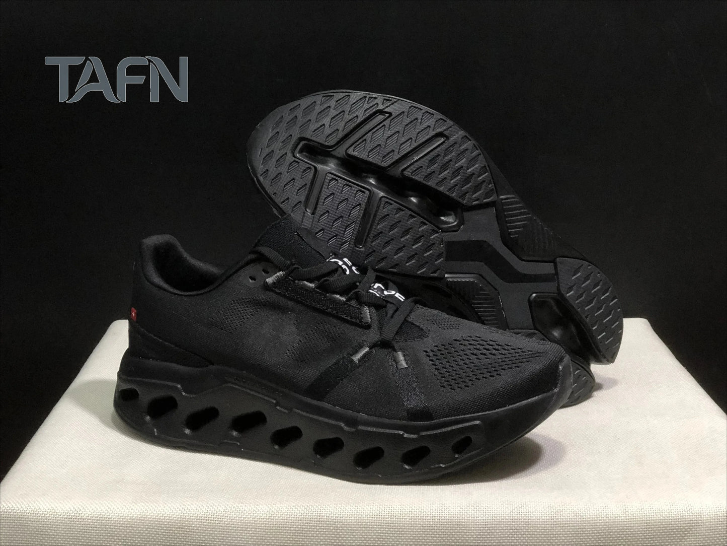Sneakers with Thick Soles Shock Absorbing Lightweight Sports Shoes for Travel Walking