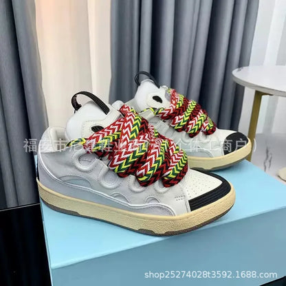 Comfortabele skateschoenen met hoge hak en dikke zool, casual sportieve dad bag-schoenen, Vietnamese en Cambodjaanse nieuwe stijl, slip-on met knoopsluiting