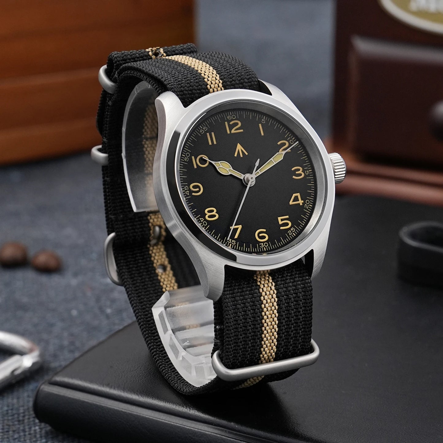 Militado ML08 Vintage Black Watch VH31 Sweep Quartz Wristwatch Ar Sapphire Crystal Luminous C3 BGW9 100 Waterproof Watches Man