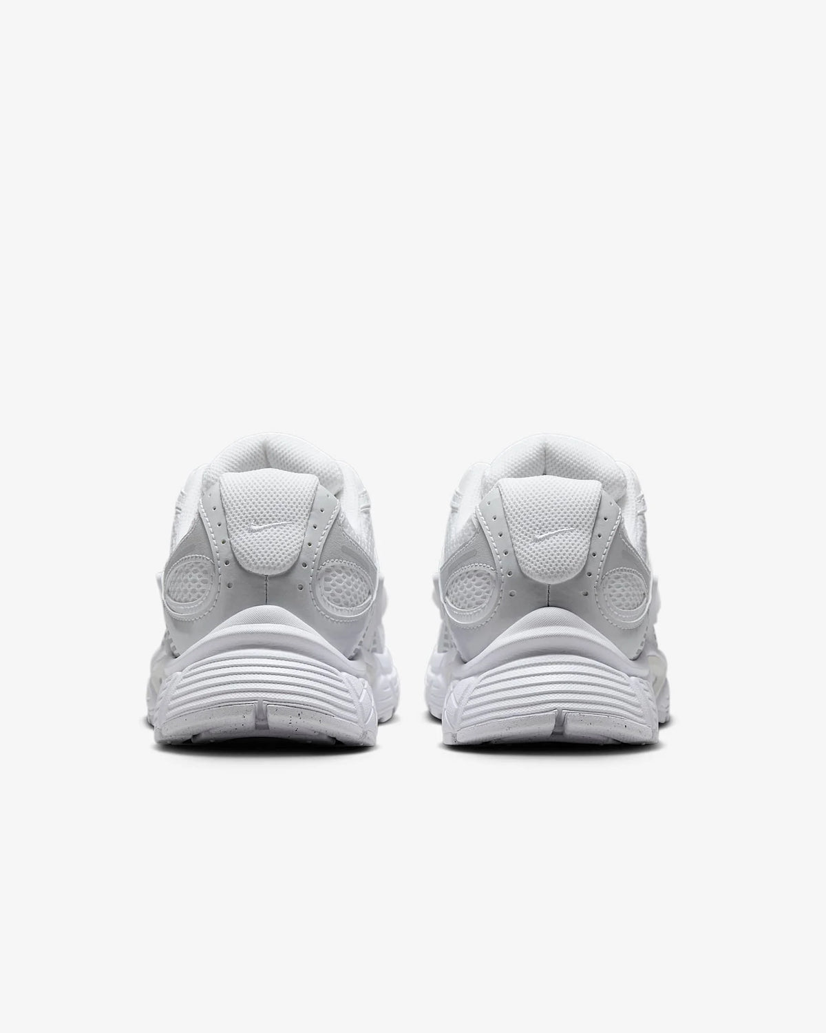 Nike V5 RNR, a soft and comfortable mesh fabric running shoe with excellent grip durability and breathability HQ7901-102