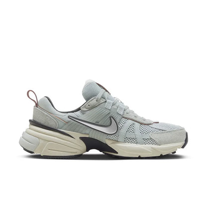 Nike W V2K RUN Women's Athletic Lifestyle Slip-Resistant, Durable, Breathable Casual Running Shoes FN6703-003