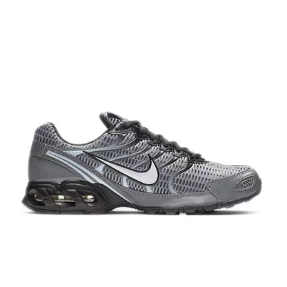 Męskie buty do biegania Nike Air Max Torch 4 z niską cholewką – szaro-srebrne, z materiału codziennego użytku, z oddychającej siateczki i charakteryzujące się długą żywotnością 343846-012