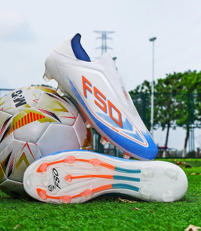 Nuove scarpe da calcio da uomo per futsal e outdoor, sneakers da partita su erba antiscivolo, scarpe da calcio di alta qualità con tacchetti, modello alto leggero best-seller
