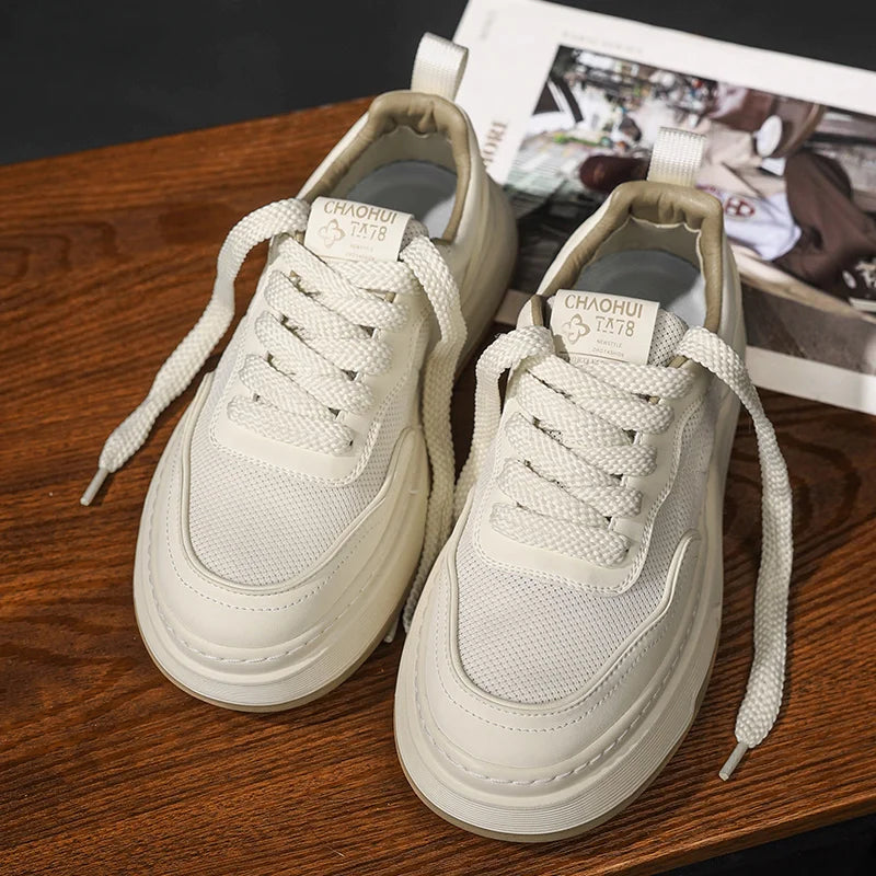 Sneakers da uomo ultraleggere in rete traspirante, scarpe casual alla moda con suola spessa, comode scarpe da ginnastica stringate per camminare tutti i giorni