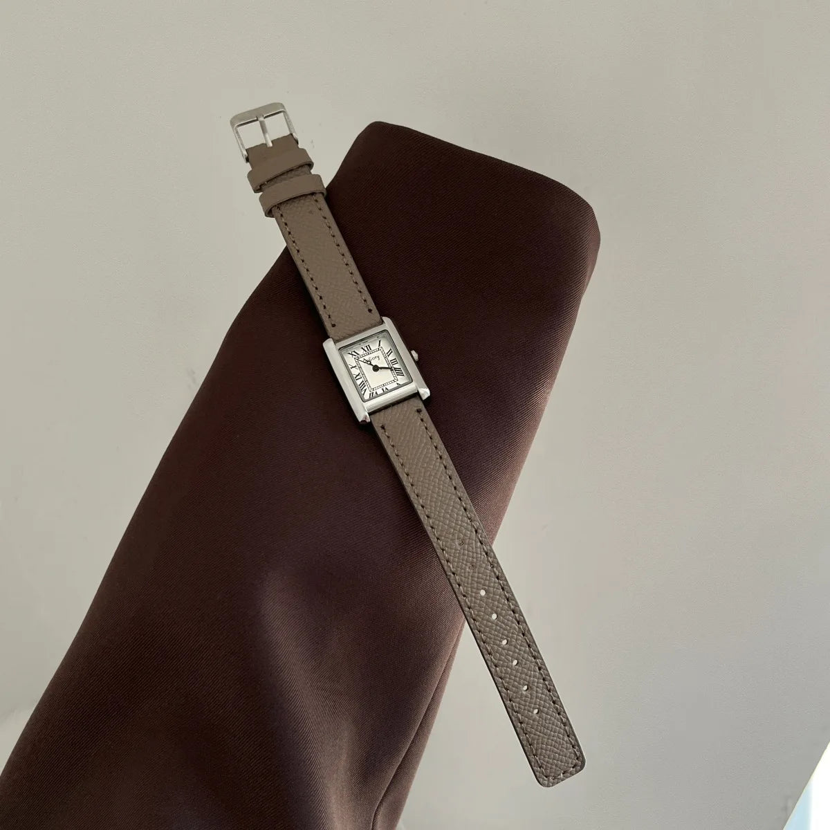 Luxury Square Small Watch Retro Womens Girls Quartz Watches Tiny Female Watch for Women Dresses Lady Fashion Gift for Girlfriend