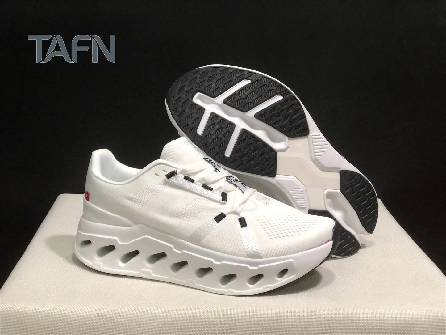 Sneakers with Thick Soles Shock Absorbing Lightweight Sports Shoes for Travel Walking