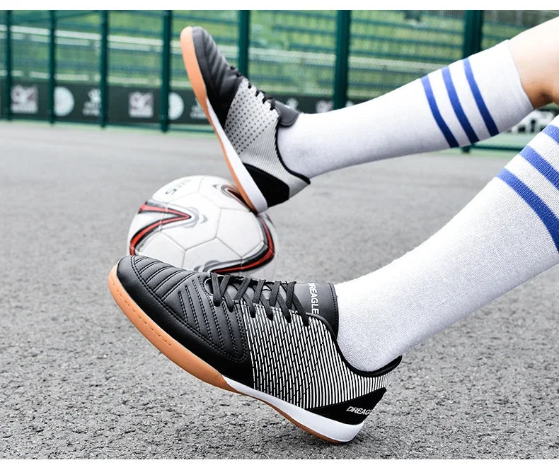 Soccer Shoes Men Anti Slip Indoor Football Boots Fashion Mens Futsal Shoe IC Traning Cleats Chuteira Futebol Male Sneakers