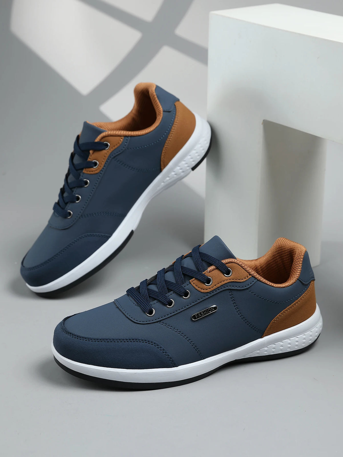 New Men's Four Seasons Waterproof Walking Shoes Casual Men Leather Sports Shoes Non-Slip Camping Shoes Shoes Men's Tennis Shoes