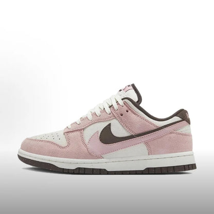 Nike Dunk SB  Trendy and minimalist, these everyday casual sneakers offer comfort and durability. HF5441-100