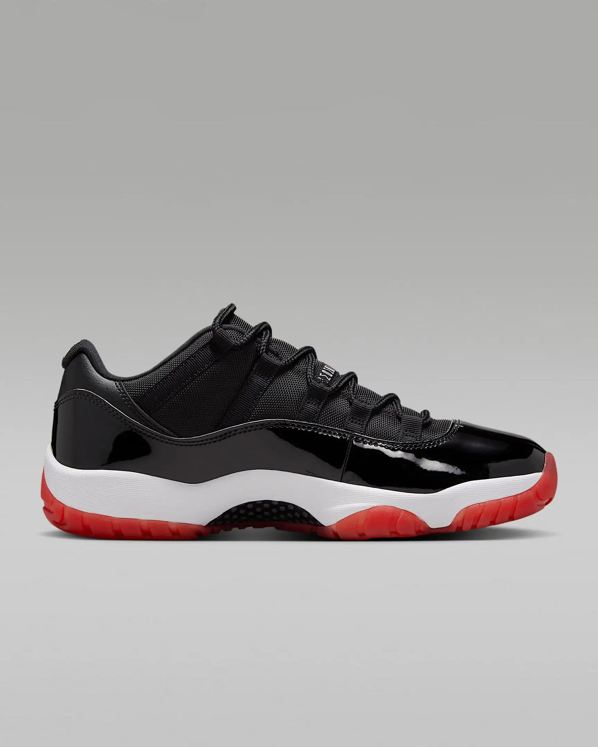 Jordan Air Jordan 11 Retro Low Bred, a comfortable and versatile basketball shoe FV5121-006