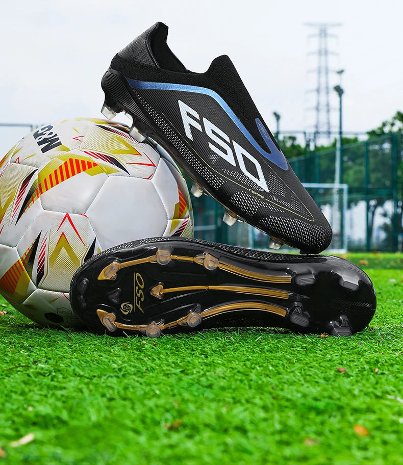 Nuove scarpe da calcio da uomo per futsal e outdoor, sneakers da partita su erba antiscivolo, scarpe da calcio di alta qualità con tacchetti, modello alto leggero best-seller