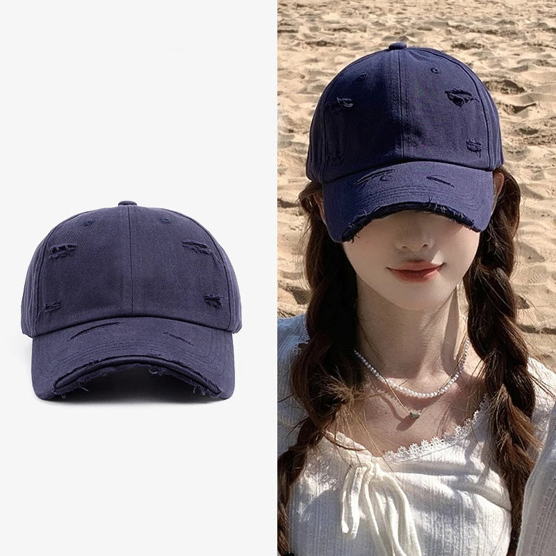 Ny vår- och sommarhatt för män och kvinnor i hiphop-stil, mångsidig, mjuk topp, böjd skärm, retrostil, sliten look med hål och duckbill-form