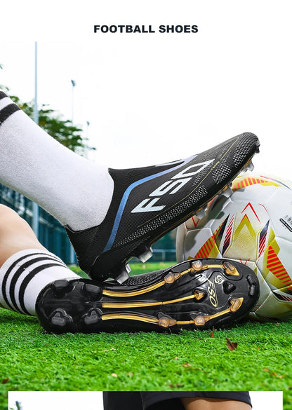 Nuove scarpe da calcio da uomo per futsal e outdoor, sneakers da partita su erba antiscivolo, scarpe da calcio di alta qualità con tacchetti, modello alto leggero best-seller