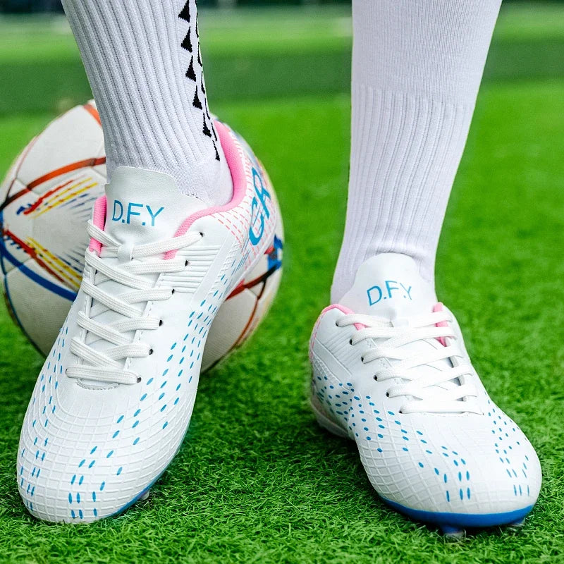 Low-Cut Football Cleats with Long TF Studs, Wear-Resistant and Flexible, Suitable for Outdoor Field Sports