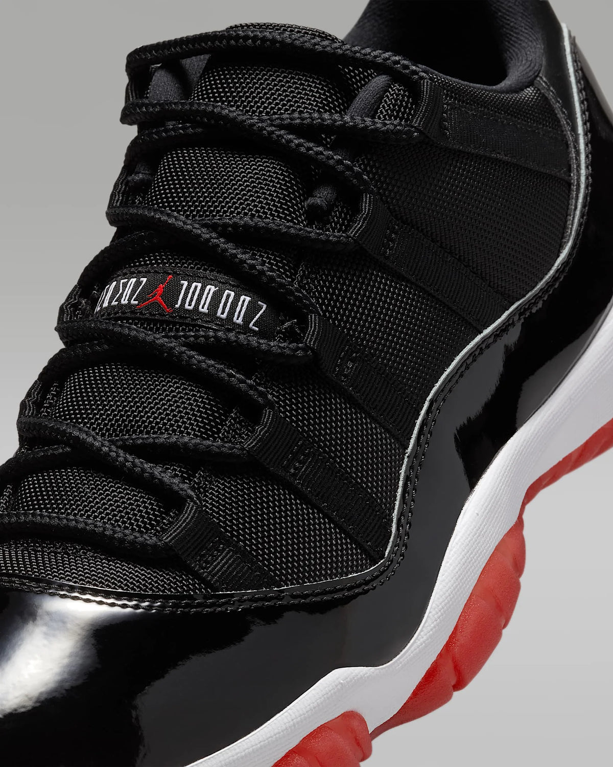 Jordan Air Jordan 11 Retro Low Bred, a comfortable and versatile basketball shoe FV5121-006