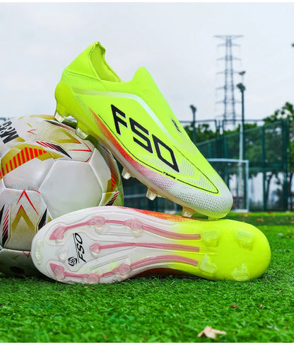 Nuove scarpe da calcio da uomo per futsal e outdoor, sneakers da partita su erba antiscivolo, scarpe da calcio di alta qualità con tacchetti, modello alto leggero best-seller