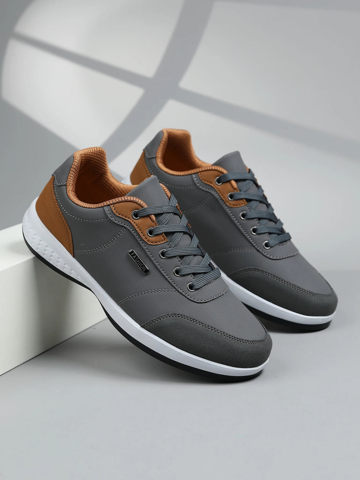 New Men's Four Seasons Waterproof Walking Shoes Casual Men Leather Sports Shoes Non-Slip Camping Shoes Shoes Men's Tennis Shoes