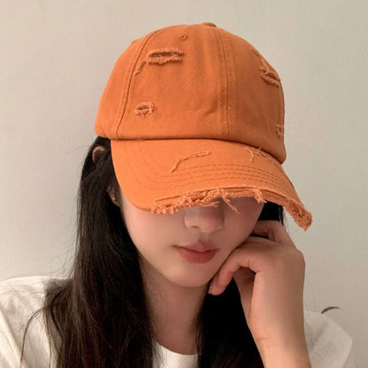 Ny vår- och sommarhatt för män och kvinnor i hiphop-stil, mångsidig, mjuk topp, böjd skärm, retrostil, sliten look med hål och duckbill-form