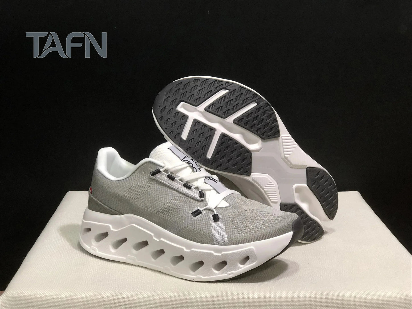 Sneakers with Thick Soles Shock Absorbing Lightweight Sports Shoes for Travel Walking