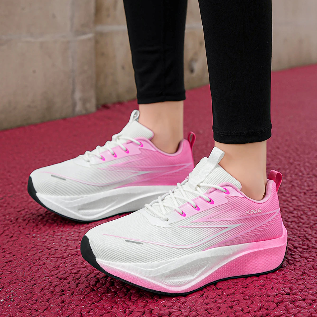 New breathable lightweight running shoes for men, summer couple mismatched mesh shock-absorbing sports shoes, fashionable casual