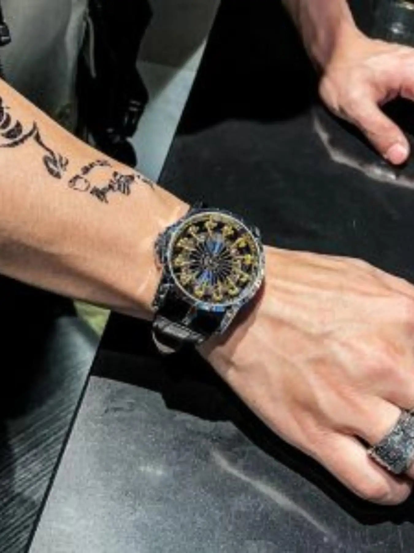 Luxurious and Elegant Men's Watch, Twelve Knights of the Round Table Watch, Wormhole Concept Non-Mechanical Watch for Men, Niche Brand Men's Watch, Casual Style Fashion Accessory, the Best Gift for Him
