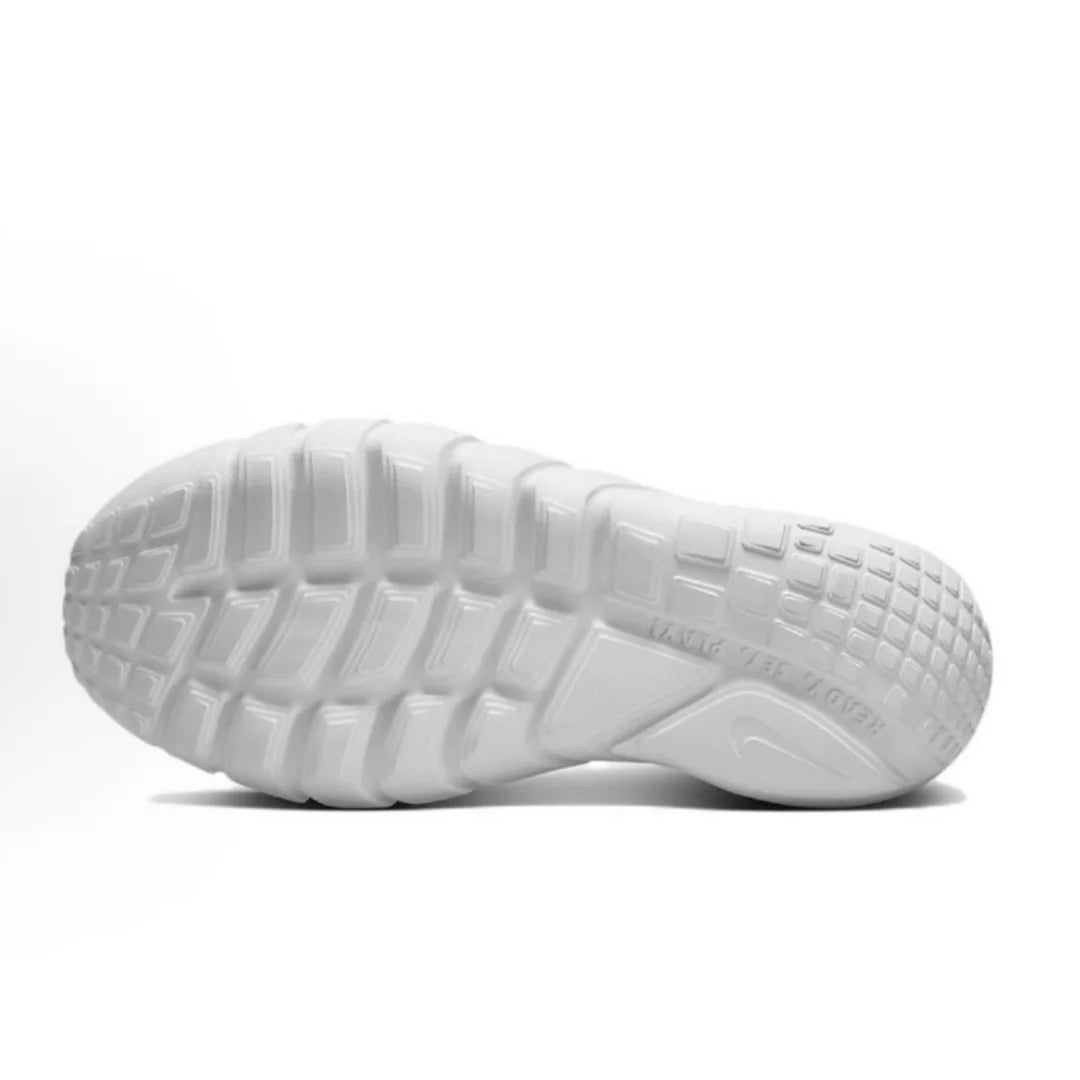 Nike's New Comfortable, Lightweight, Easy-To-Wear Outdoor Women's Slip-On Running Shoes Flex Runner2 Mesh Stitching Soft Travel Running Shoes Silver-White Versatile Lightweight Commuting Casual Sports Shoes Essential for Spor