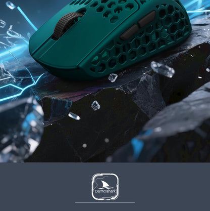 Rato Gaming Sem Fios Darmoshark M5Air em Fibra de Carbono Forjada 8K, PAW3950, 30K DPI, para Mãos Pequenas, Pegada Fingertip, Macros de Jogo, Leve