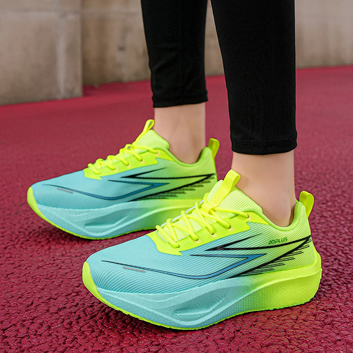 New breathable lightweight running shoes for men, summer couple mismatched mesh shock-absorbing sports shoes, fashionable casual