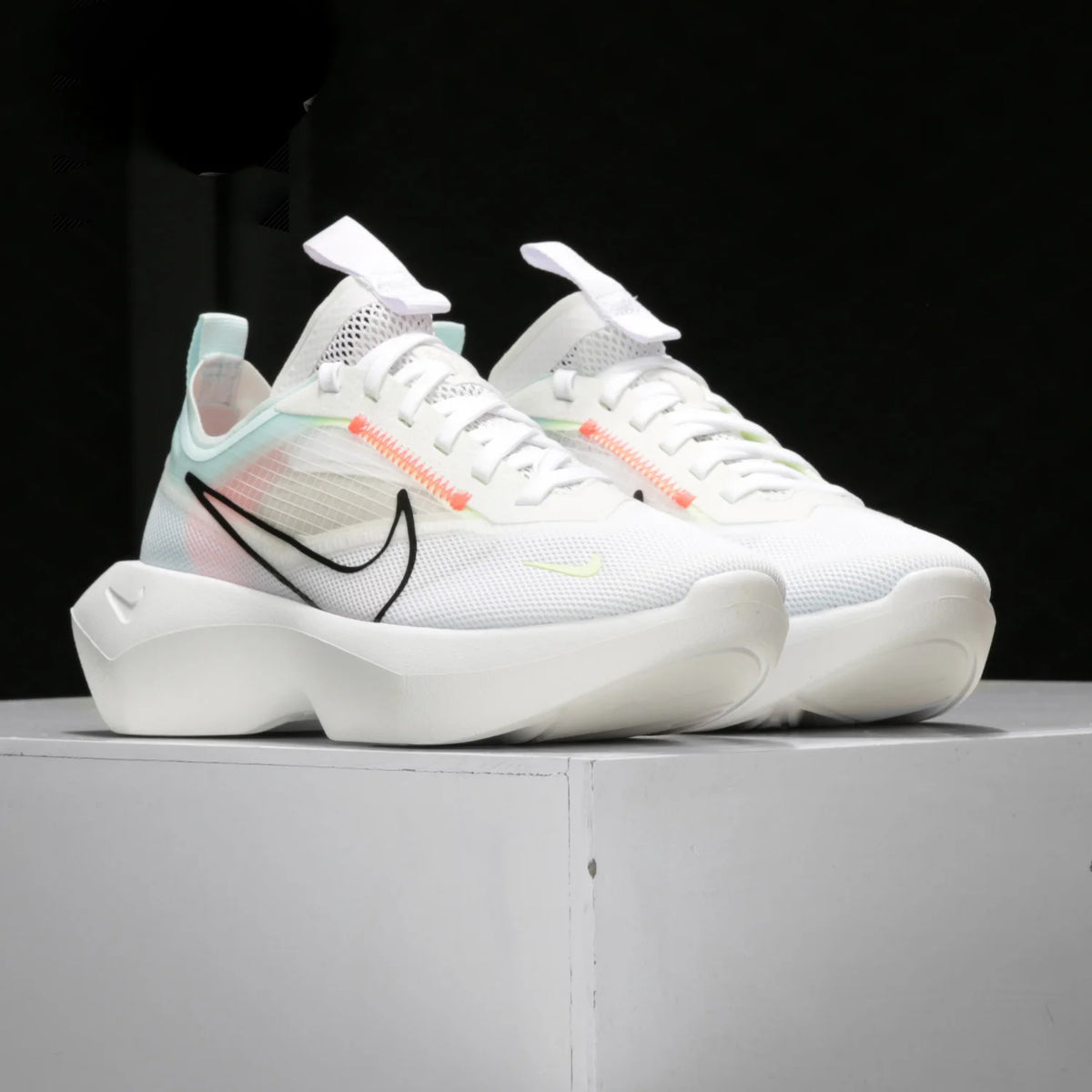 Nike Authentic VISTA LITE Scarpe da donna con plateau traspiranti in stile "dad shoes" CI0905-102