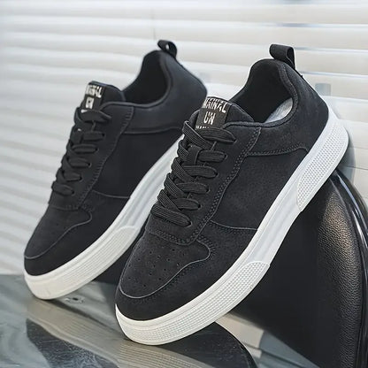1 pair sports casual skateboarding shoes, comfortable and fashionable, with a snug upper that fits the foot and a slip-resistant sole