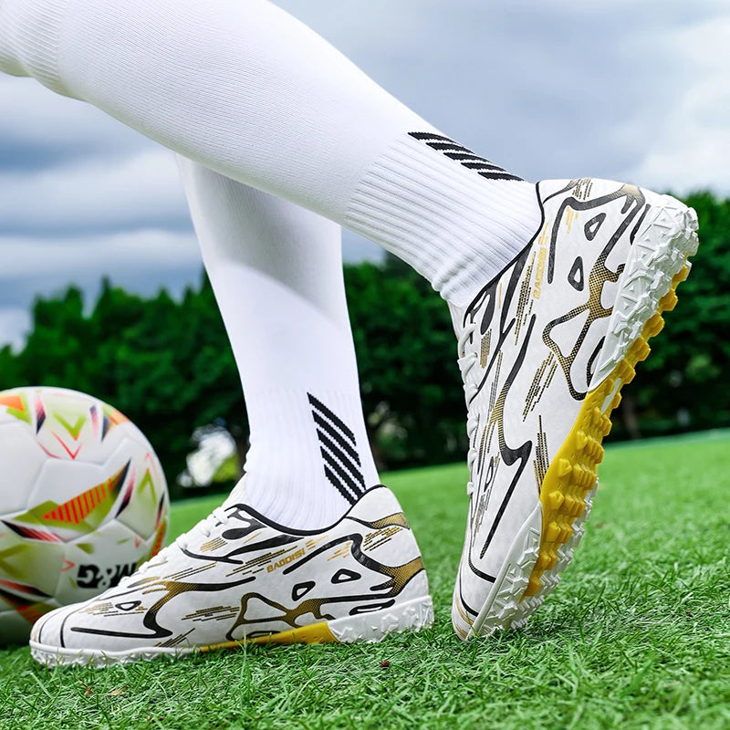 New Men Football Boots TF Sport Training Soccer Shoes Kids Ultralight Breathable Professional Sneakers Unisex Grass Cleats Match