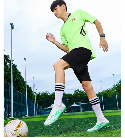 New Men Football Boots Non-Slip Boys Soccer Shoes Grass Cleats High-quality Match Sneakers Hot-selling Outdoor High-top Light