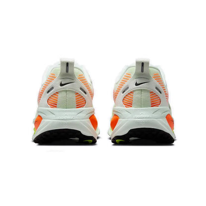 Nike Vomero 18 – amortyzacja, wsparcie, lekkość – idealne do biegania i chodzenia – wygodne buty do biegania unisex HM6803-300